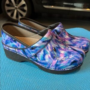 Dansko Women's Multicolor Brushstroke Patent Clogs in Blue and Purple size 38